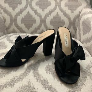 Black low chunky heels